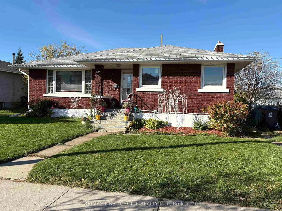 Detached in Thunder Bay