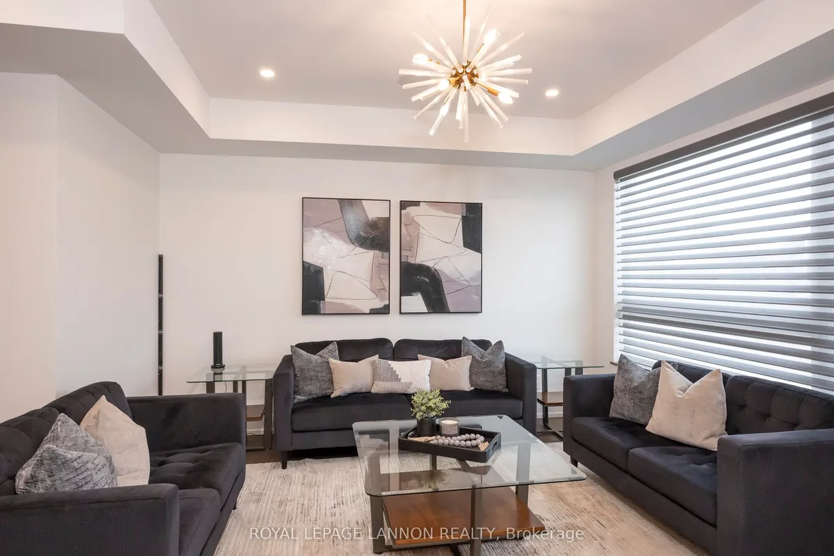 Detached in Thunder Bay