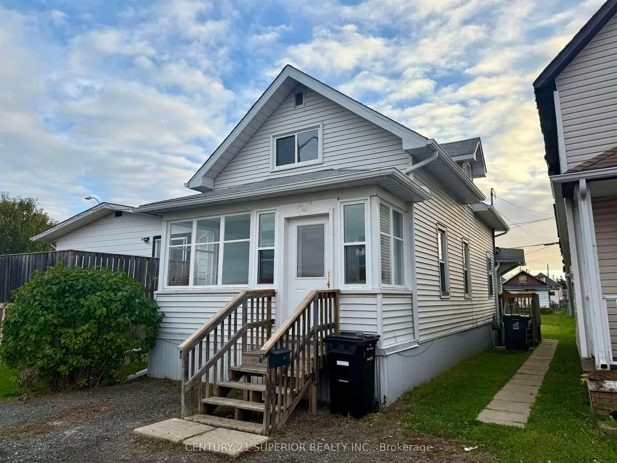 Detached in Thunder Bay