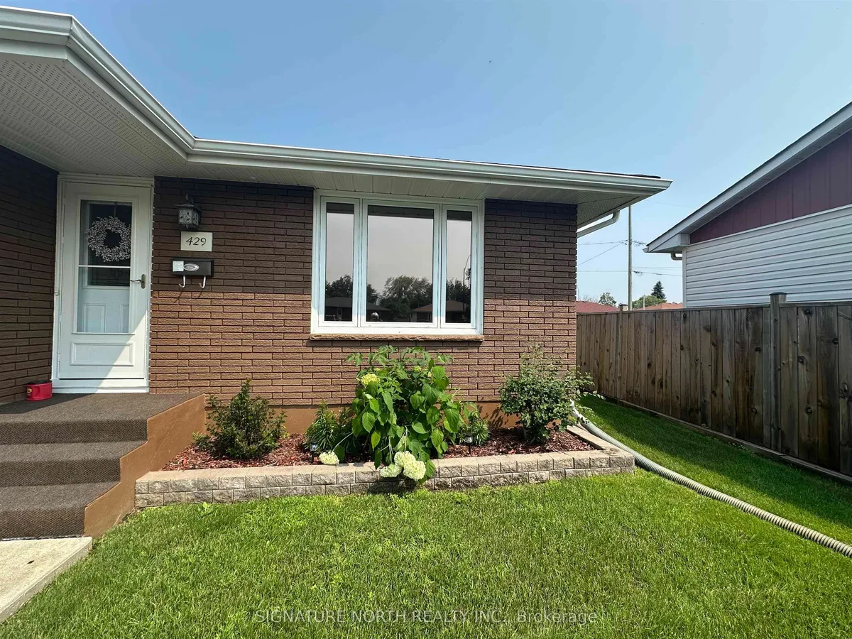 Detached in Thunder Bay