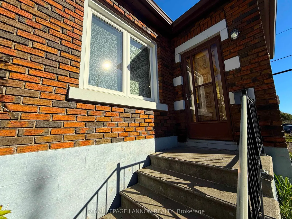 Detached in Thunder Bay