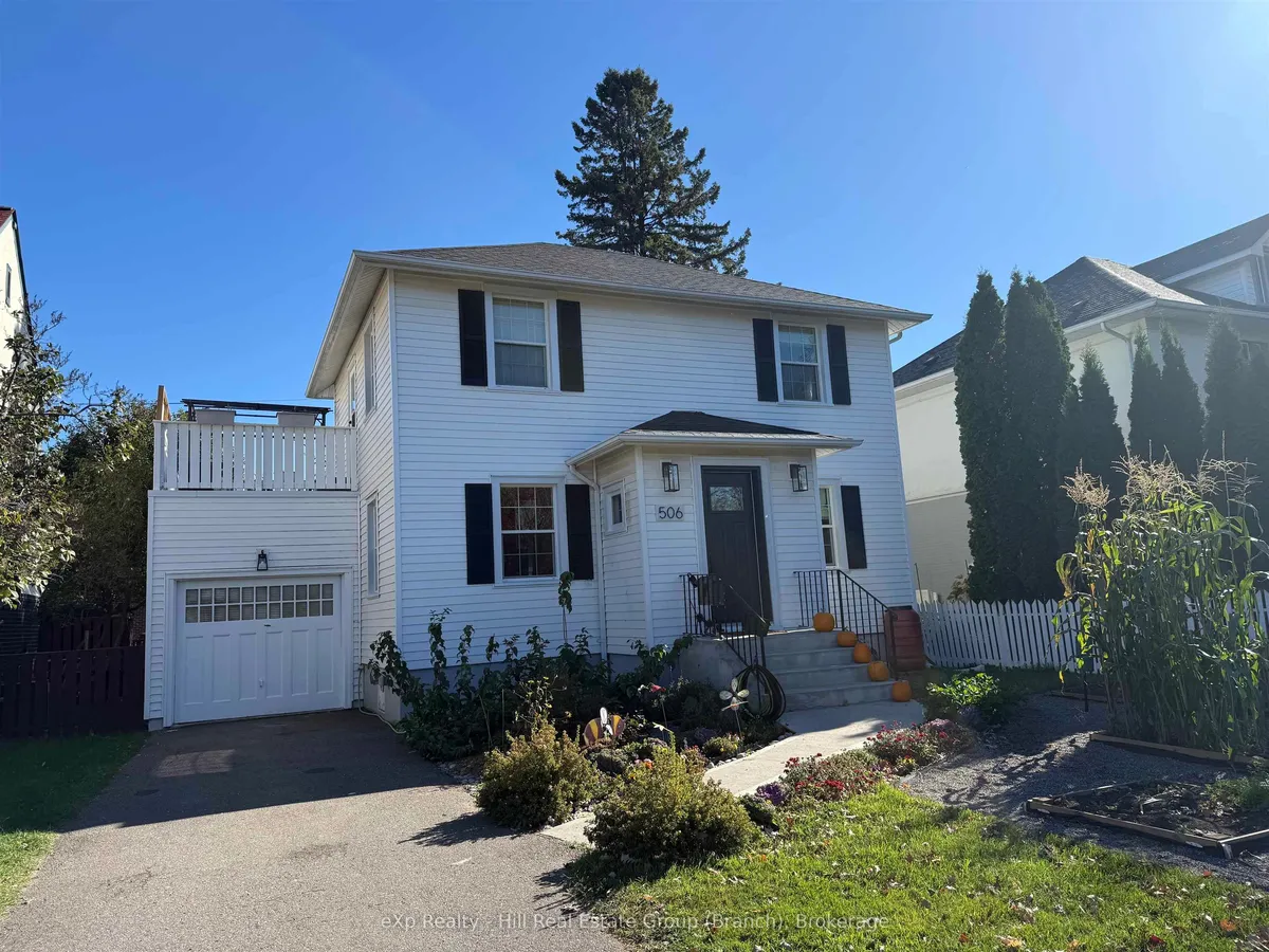 Detached in Thunder Bay