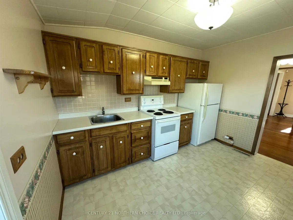 Detached in Kenora