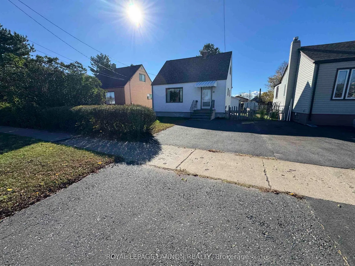 Detached in Thunder Bay