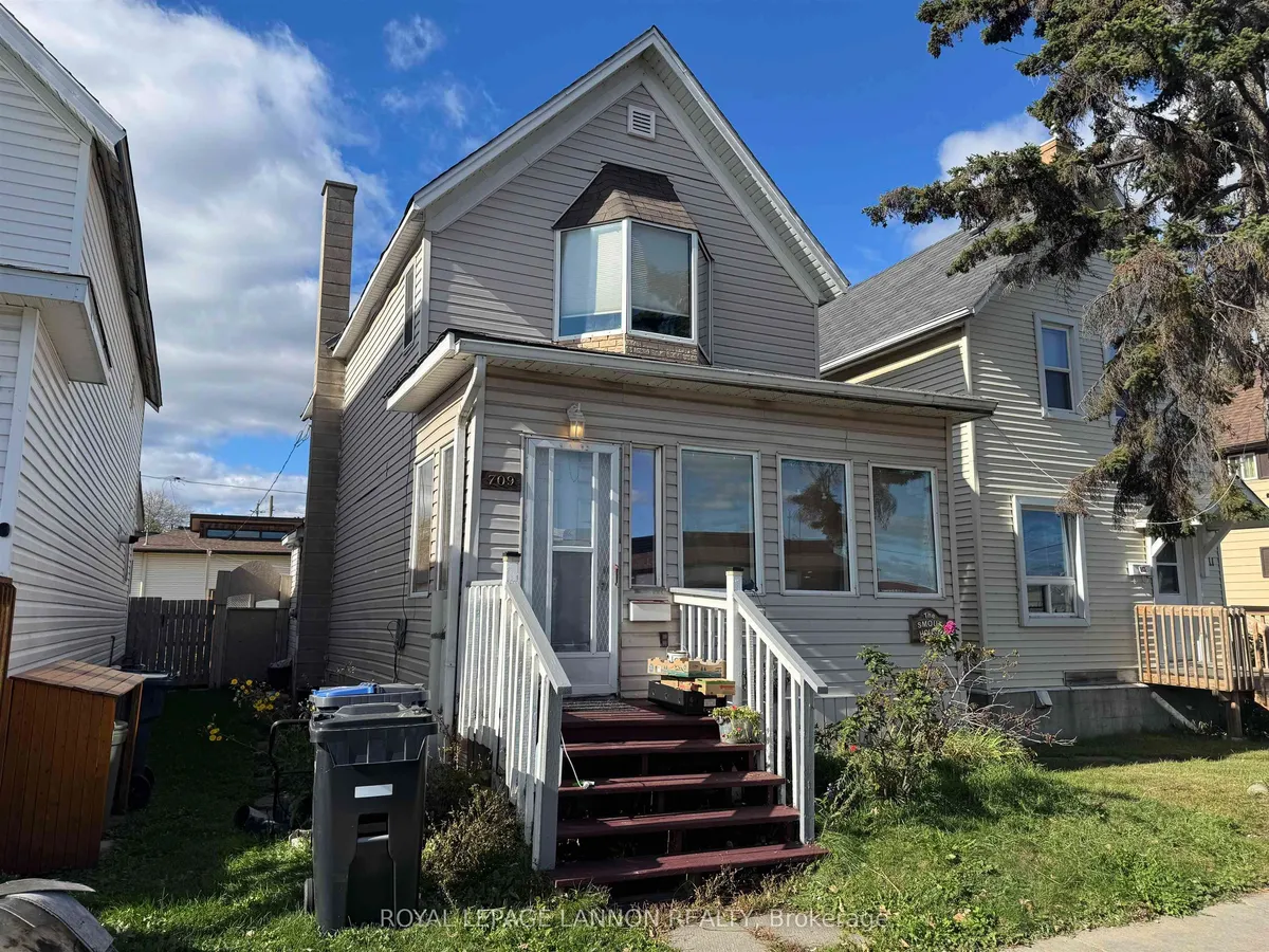 Detached in Thunder Bay