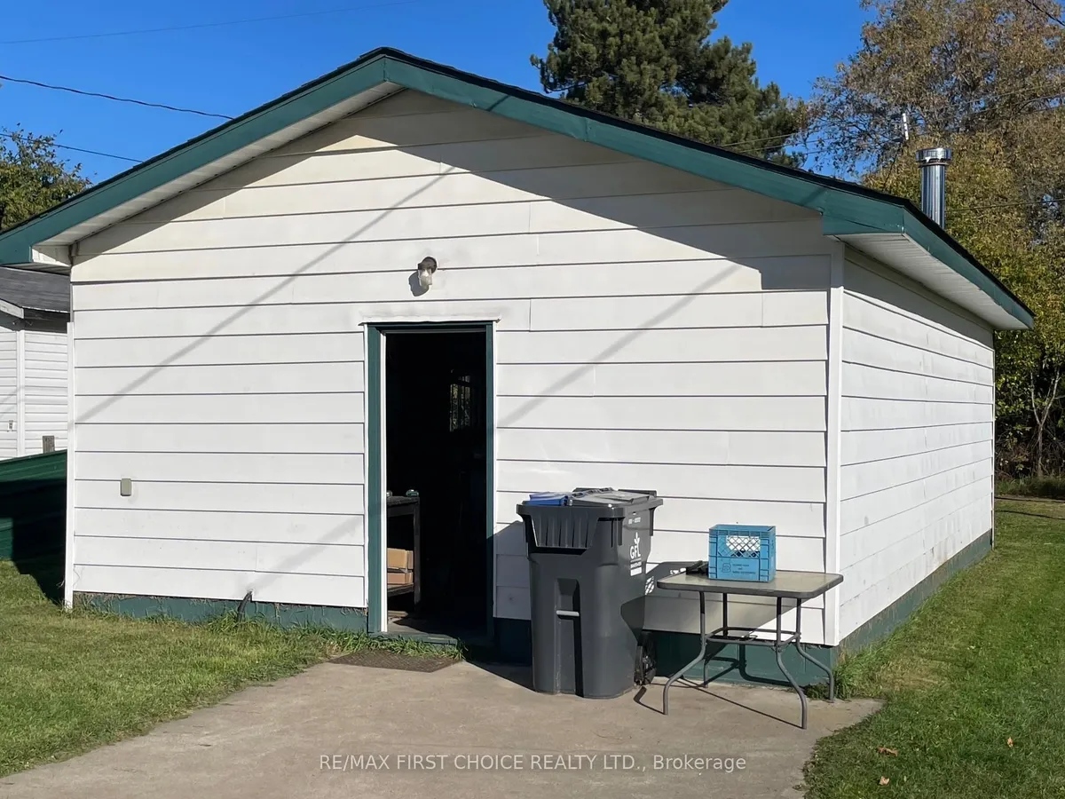 Detached in Thunder Bay