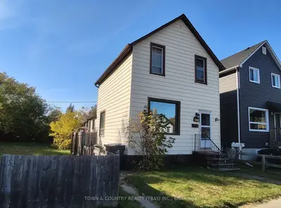 Detached in Thunder Bay