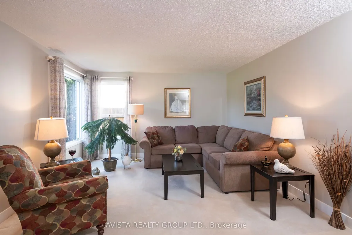 Detached in Thunder Bay