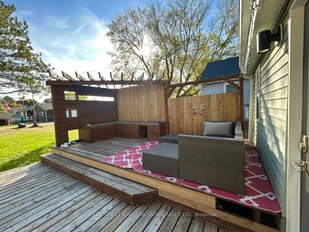 Detached in Fort Frances