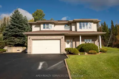 Detached in Thunder Bay