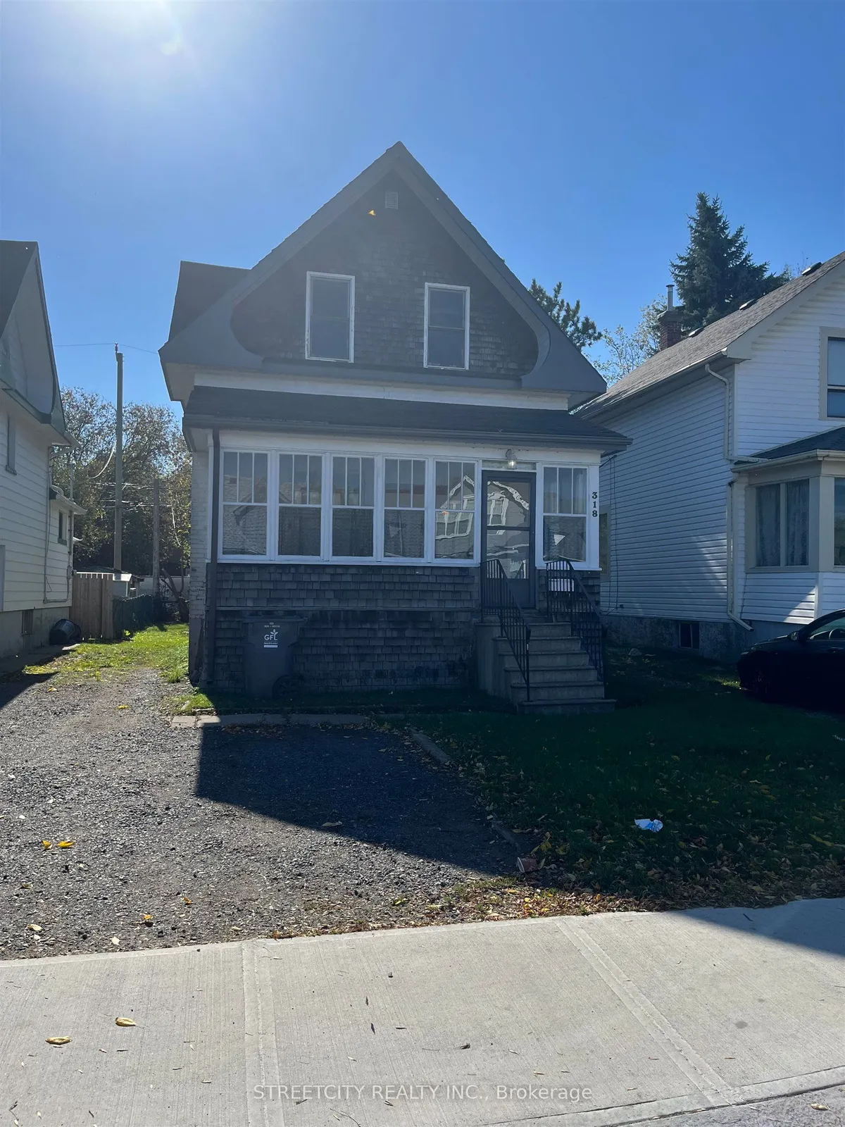 Detached in Thunder Bay