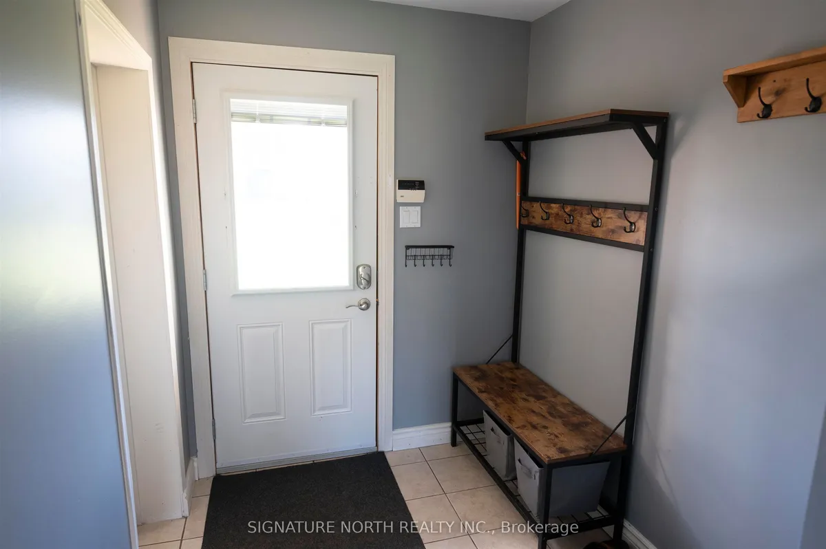 Detached in Thunder Bay