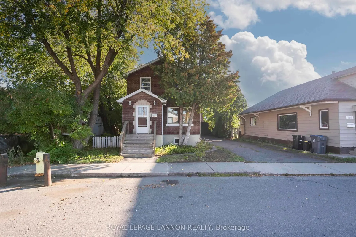 Detached in Thunder Bay