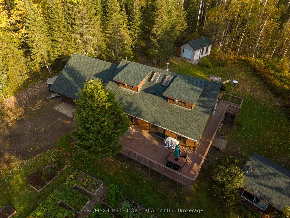 Detached in Thunder Bay Remote Area