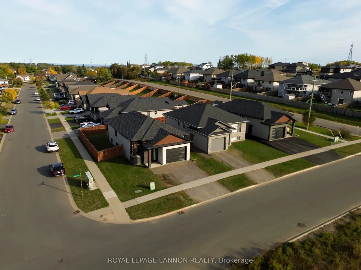 Detached in Thunder Bay