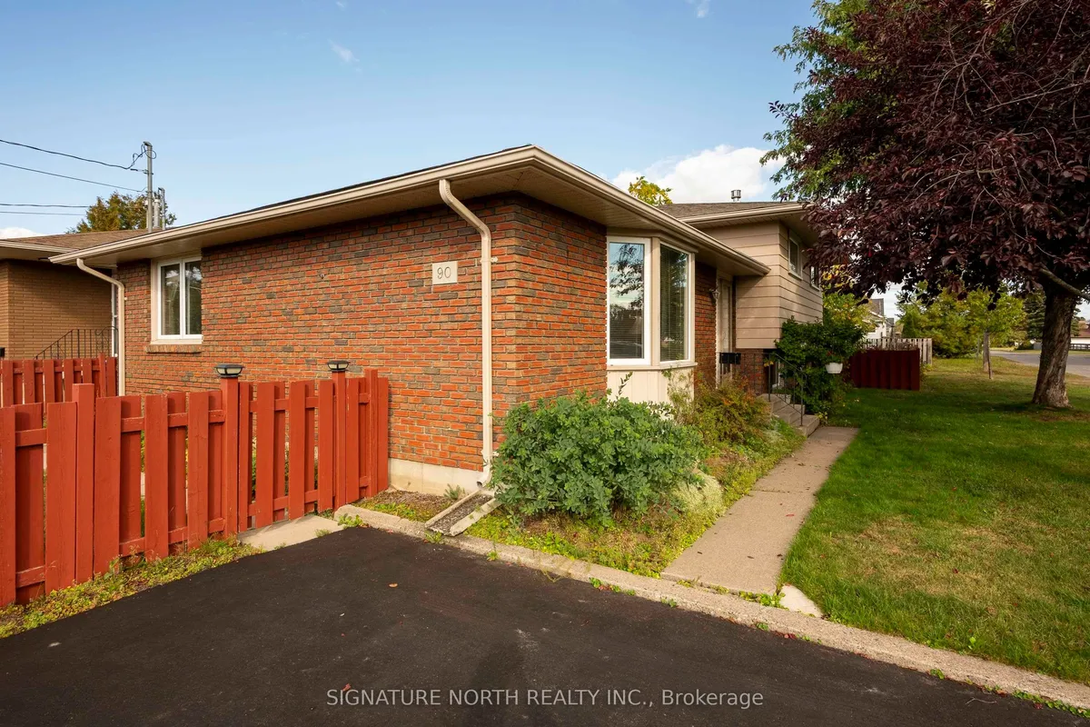 Detached in Thunder Bay