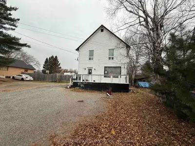 Detached in Thunder Bay