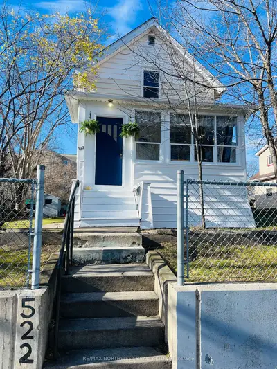Detached in Kenora