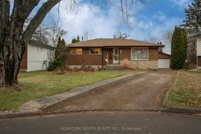 Detached in Thunder Bay