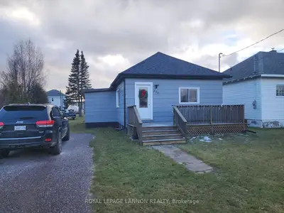 Detached in Schreiber