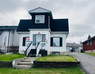 Detached in Thunder Bay