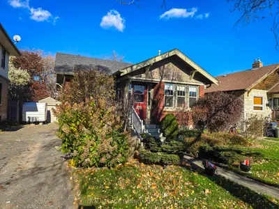 Detached in Thunder Bay