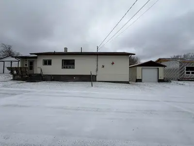 Detached in Kenora