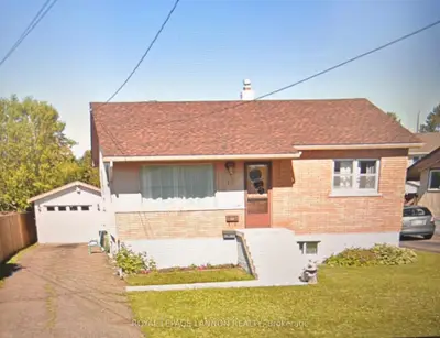 Detached in Thunder Bay