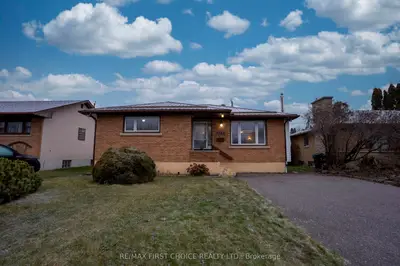 Detached in Thunder Bay