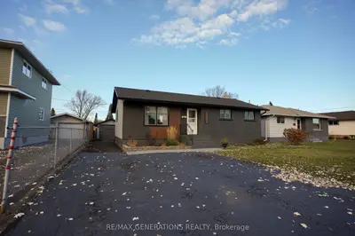 Detached in Thunder Bay