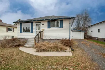 Detached in Thunder Bay