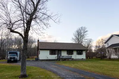 Detached in Thunder Bay