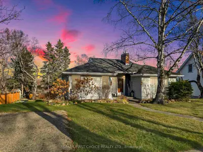 Detached in Thunder Bay