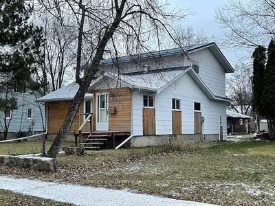Detached in Dryden