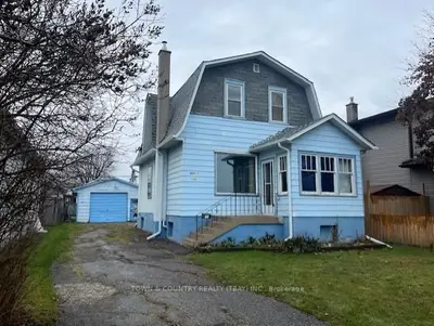 Detached in Thunder Bay
