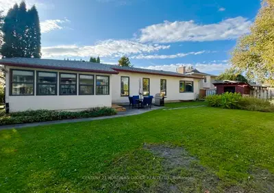 Detached in Fort Frances