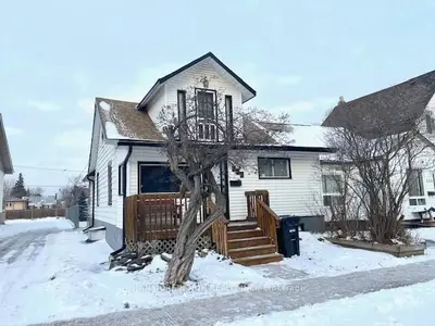 Detached in Thunder Bay