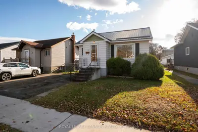 Detached in Thunder Bay