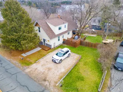Detached in Kenora