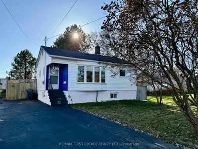 Detached in Thunder Bay