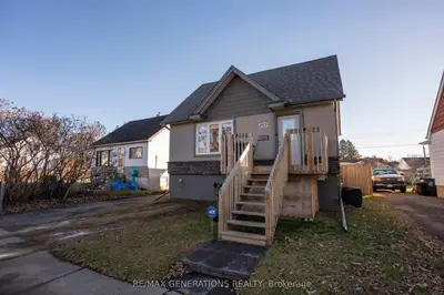 Detached in Thunder Bay