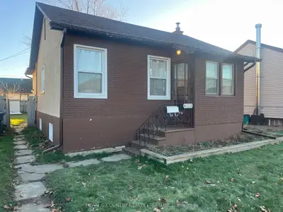 Detached in Thunder Bay