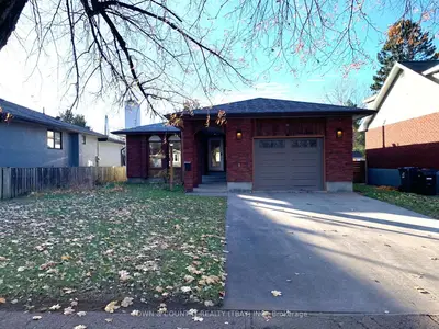 Detached in Thunder Bay