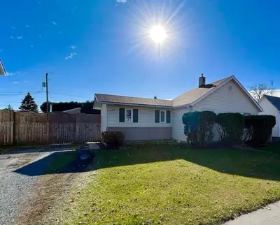 Detached in Fort Frances