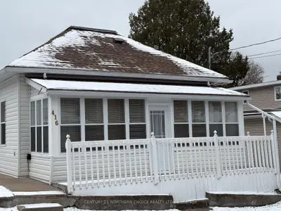 Detached in Kenora