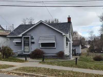 Detached in Thunder Bay