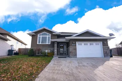 Detached in Thunder Bay