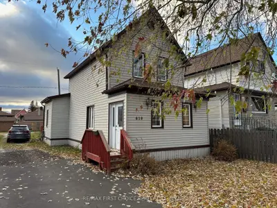Detached in Thunder Bay