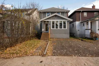 Detached in Thunder Bay