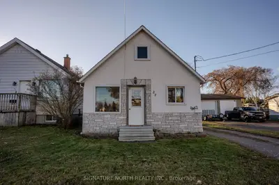 Detached in Thunder Bay